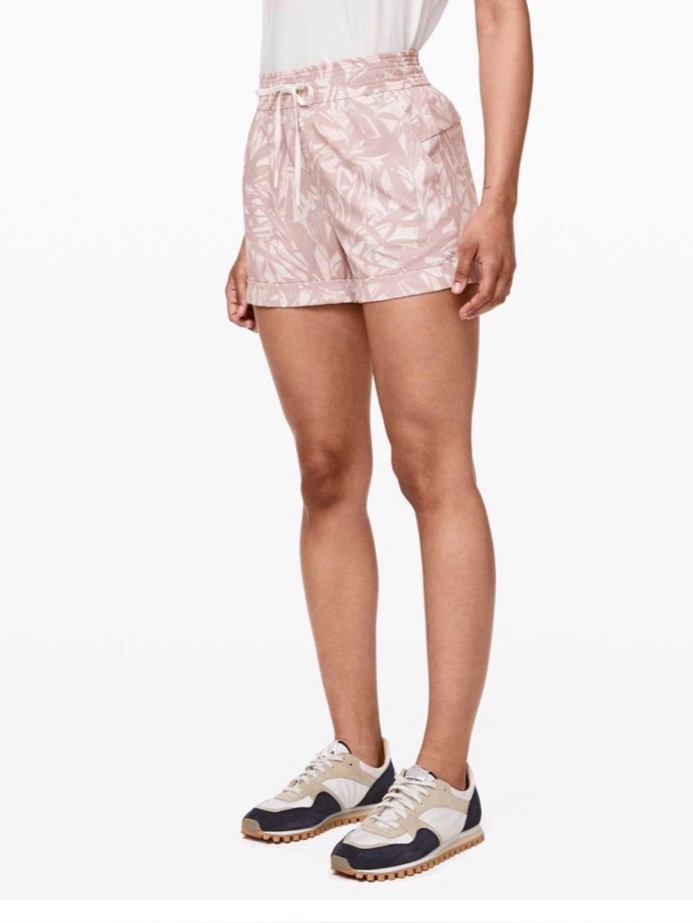 Rare Lululemon Spring Break Away 3” short shadow leaf light ivory muse 10